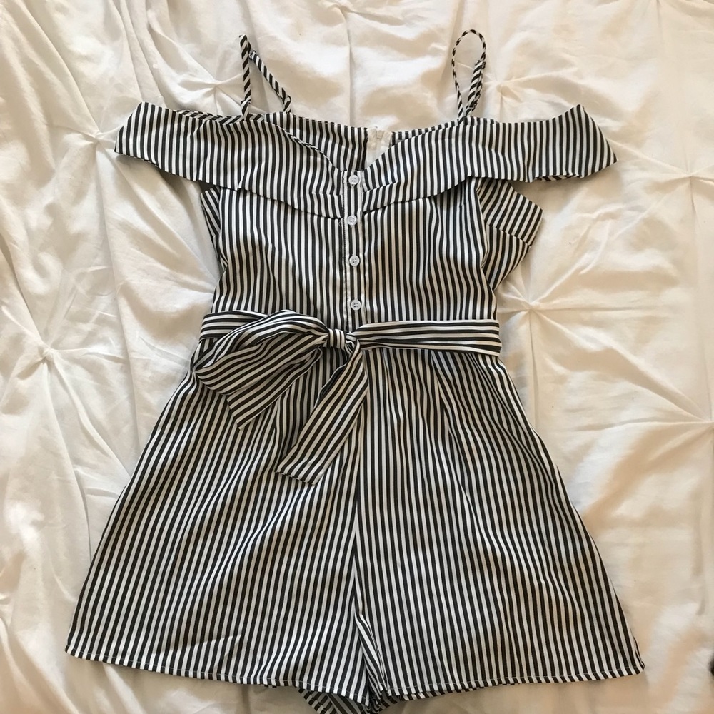 Stripped Cold Shoulder Romper - Picture 2 of 8